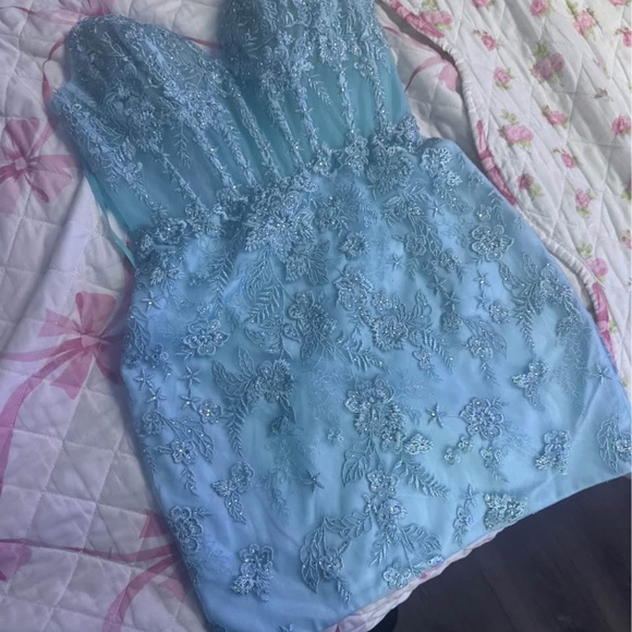 Ashley Lauren Homecoming Dress Size 0 - Picture 2 of 2